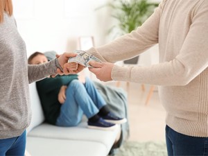 Cómo solicitar una pensión compensatoria o una pensión de alimentos tras una separación o un divorcio